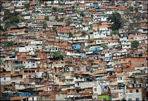 Gran parte de habitantes del barrio Santa Cruz sobreviven a tiroteo