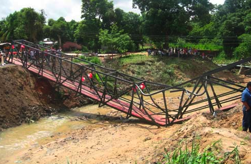 Inauguran novedoso puente hundidizo en Ciudad Bolívar