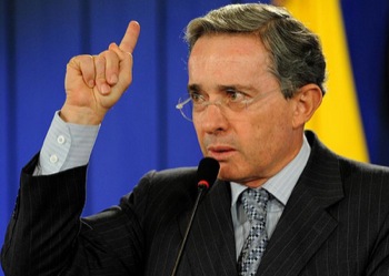 Uribe amenaza con cortar el suministro de discos de vallenato a Venezuela