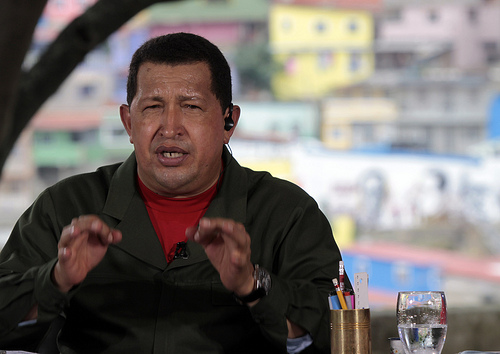 VIDEO: Chávez le canta al pajarito de Twitter