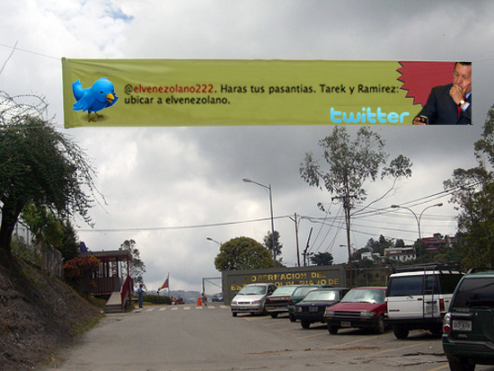 Tweets de @chavezcandanga aparecen en vallas de Barinas