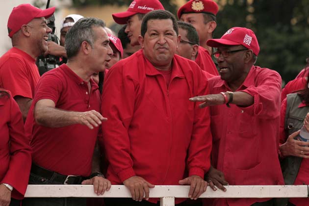 ¿Qué le están diciendo Feddy y Aristóbulo a Chávez?