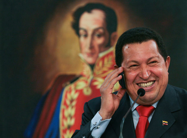 ¿Qué le están diciendo a Chávez por teléfono?