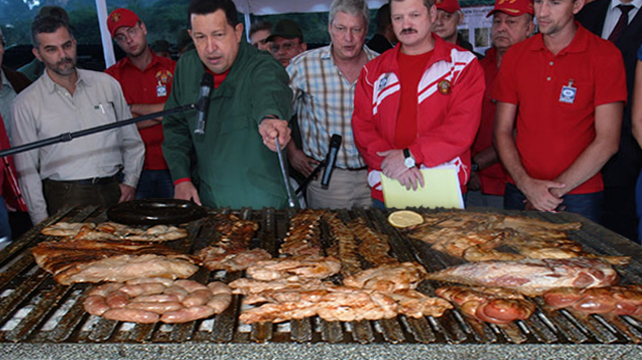 Chávez acusa a sus ministros por mal encendido de la parrilla presidencial