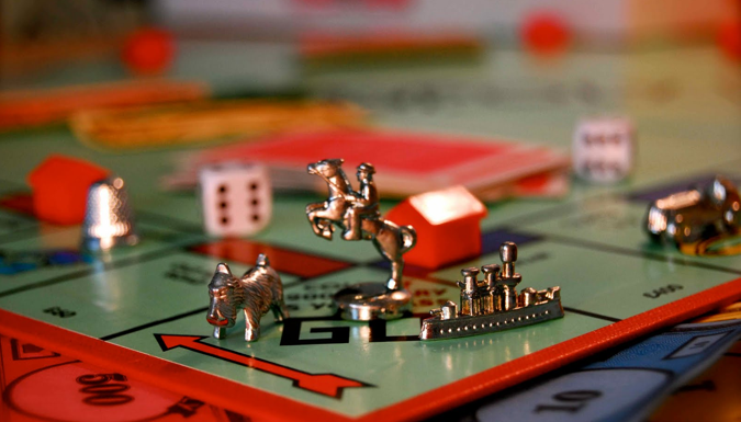 Invaden terreno baldío de Paseo Tablado durante juego de monopolio