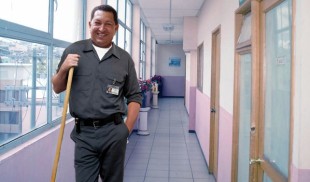 Chávez tremenda persona, en universo paralelo donde no es presidente sino conserje