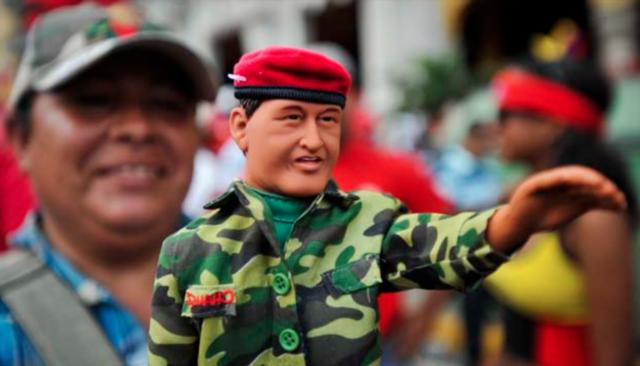 Oposición denuncia que Chávez podría ser un muñeco de plástico