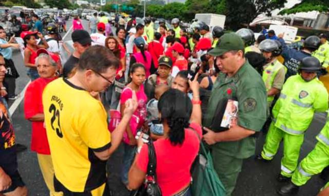 Damnificados protestan porque en VTV no los llaman guarimberos