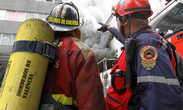 Bomberos solicitan cascos, trajes, agua, sueldos… o que no hagamos incendios