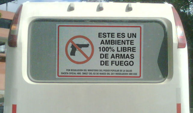 Carteles de "Zona libre de armas" solucionan inseguridad e inflación