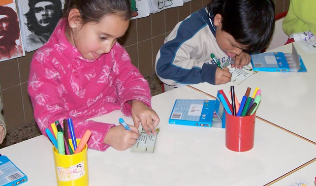 Niños cubanos harán cédulas venezolanas como trabajo final de Manualidades