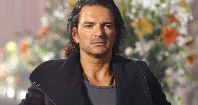 Arjona se sienta 3 segundos a pensar y escribe todas las letras de su nuevo disco