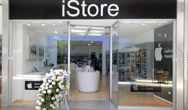 Fans de Jobs no consiguen Apple Store donde dejar ofrendas y las dejan en un distribuidor autorizado