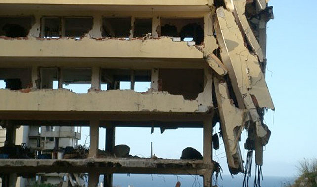 Edificio en ruinas conmemora tragedia de Vargas manteniéndose igual de escoñetao