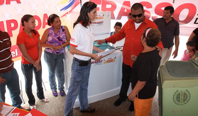 Señora sustituye lavadora que le regaló AD por lavadora que le regaló el PSUV