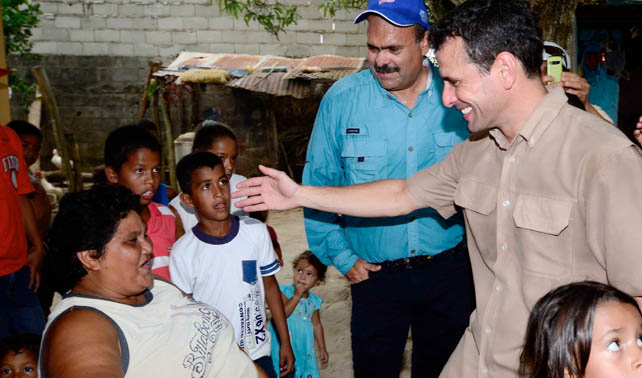 Capriles descubre que lleva 3 semanas visitando la misma casa