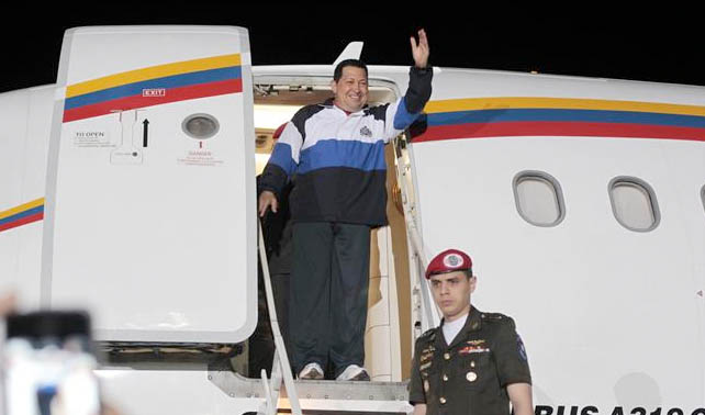 Cubanos preocupados por constantes viajes de Chávez al exterior