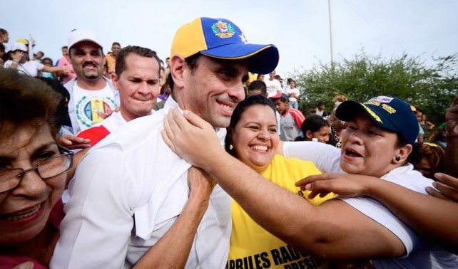 Doña traicionada descubre que Capriles ha besado a otras 500.000 señoras