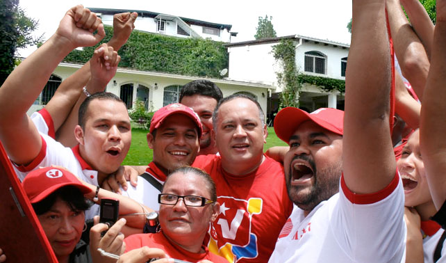 Diosdado inicia "Mansión por Mansión" para promover chavismo entre sus vecinos