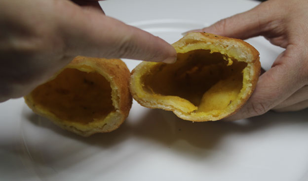 Empanadera existencialista rellena empanada con nada