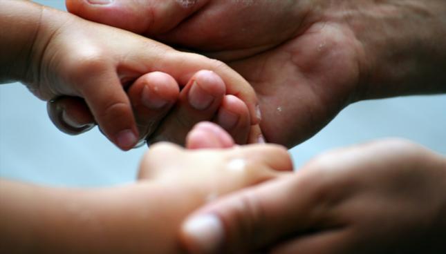 Venezolanos celebran día del padre pidiéndole más cosas a Estado paternalista