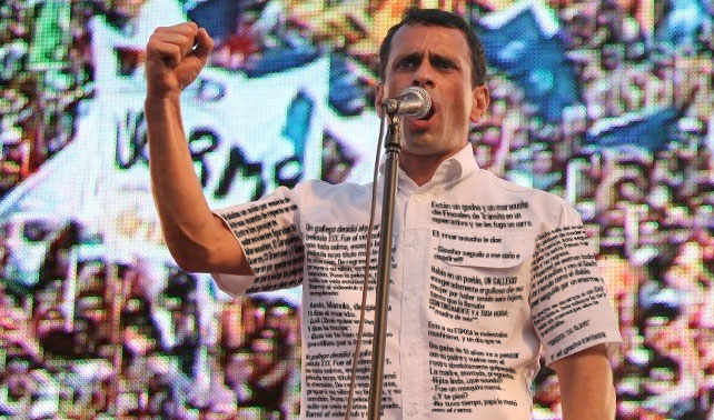 Para agradar a población zuliana, Capriles se viste con chistes sobre gochos