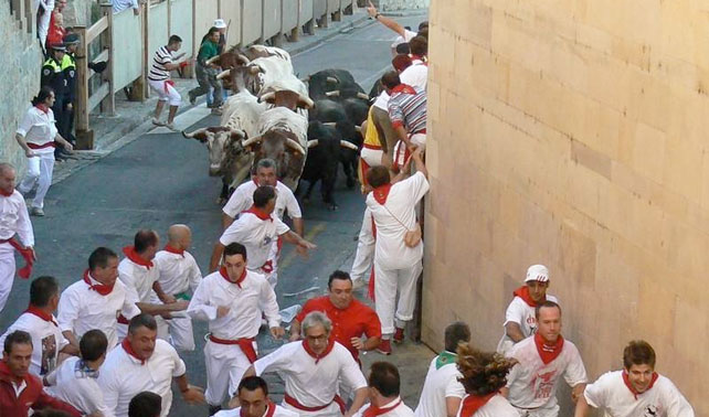 Españoles confían que toros reduzcan el desempleo matando a varios compatriotas