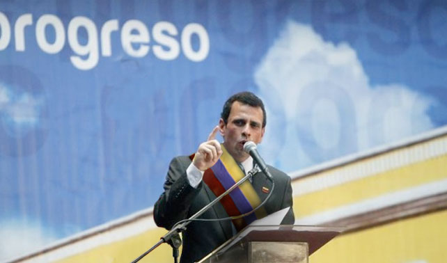 Capriles proclamado Presidente en corazón de señora para período 2013-2019