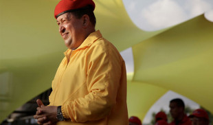 Chávez acepta errores y pide reelección para seguir cometiéndolos
