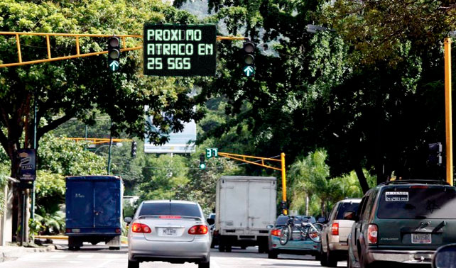 Semáforo súper-inteligente dice cuánto tiempo falta para que te asalten