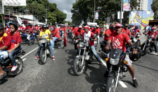 Motorizados ejercen su derecho cívico aterrorizar a los electores