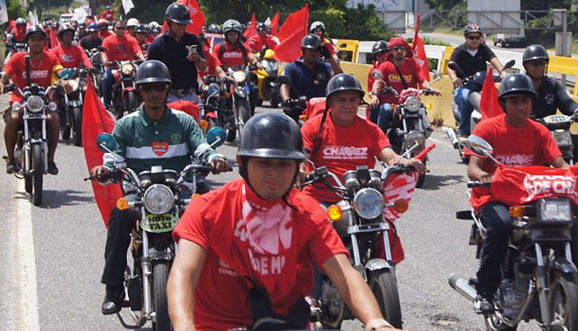 Motorizados chavistas frustrados porque no encuentran a nadie para amedrentar