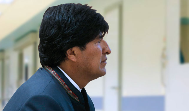 Evo Morales celebra 5to encuentro con puerta de habitación de hospital