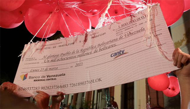 Cheque enviado al cielo por CANTV casualmente cae en el Comando Hugo Chávez