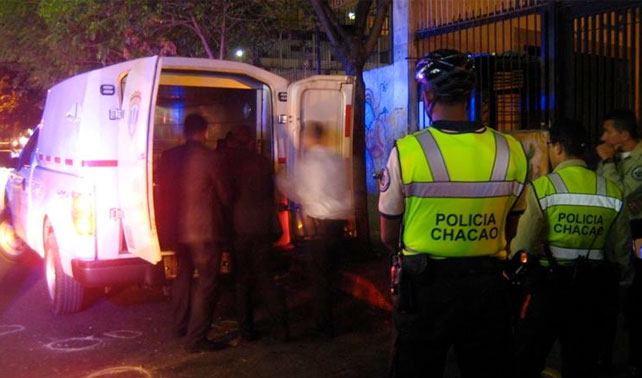 Chavista herido en atraco en Libertador se arrastra hasta Chacao para decir que murió en Miranda