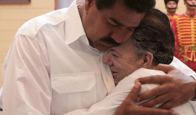 Maduro convoca a Santos a la bajadita y le da una abrazo fuertezote