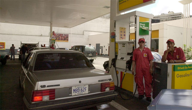 Aumento de pasaje no afecta a señor que tiene carro y gasolina regalada