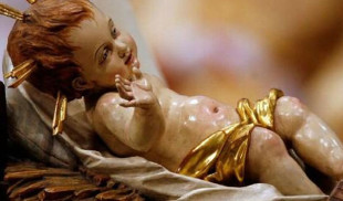 Niño Jesús diagnosticado con enfermedad que lo tiene 2013 años convertido en bebé
