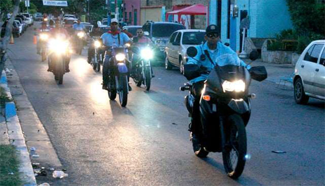 Colectivo secuestra a estudiante para que dialogue en paz con Maduro