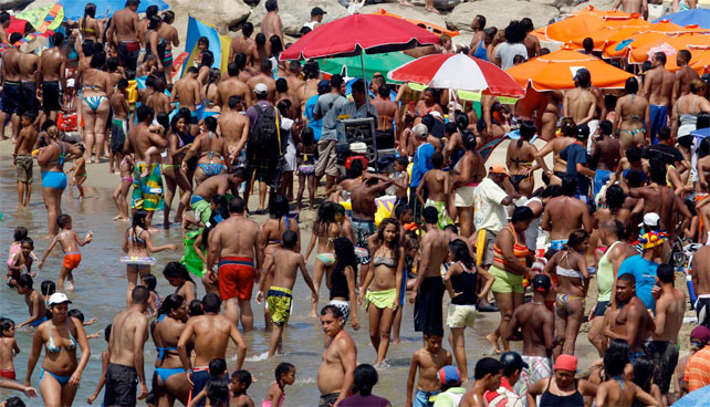 Maduro ordena a la GNB detener gente y trasladarlos a la playa en carnaval