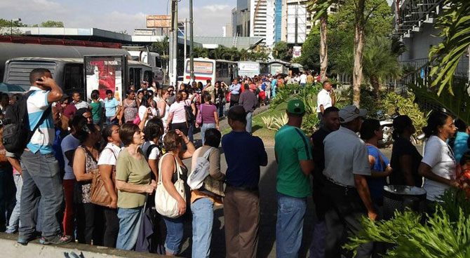 Llegada de harina a un mercado paraliza el país por 13 horas