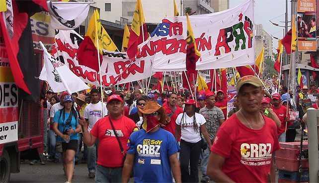 Funcionario público cuya única labor consiste en marchar hace mal su trabajo