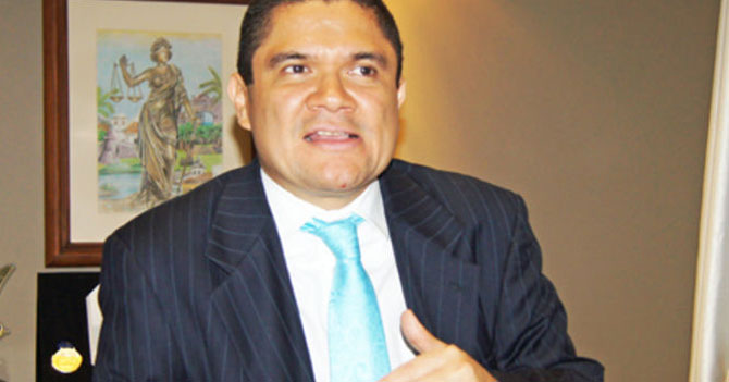 Ministro-juez-fiscal-diputado-rector asegura que los poderes son independientes
