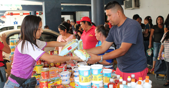Hombre descubre que debe llevar dinero para comprar alimentos en Mercal
