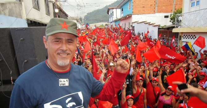 Seguidores de gobierno totalitario exigen que partido totalitario sea democrático