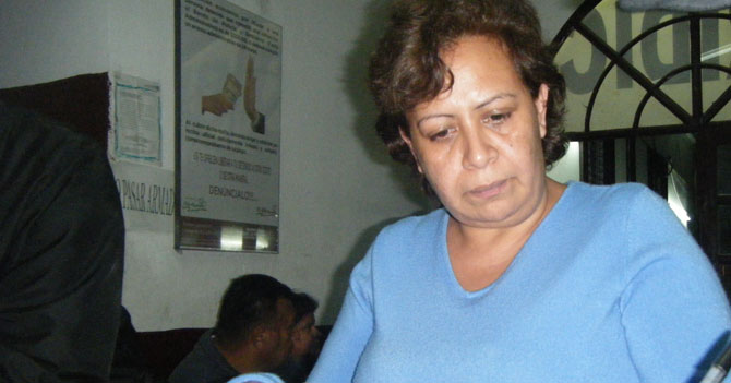 Señora aprovecha inauguración del Mundial para ver si logra hacer mercado sin cola