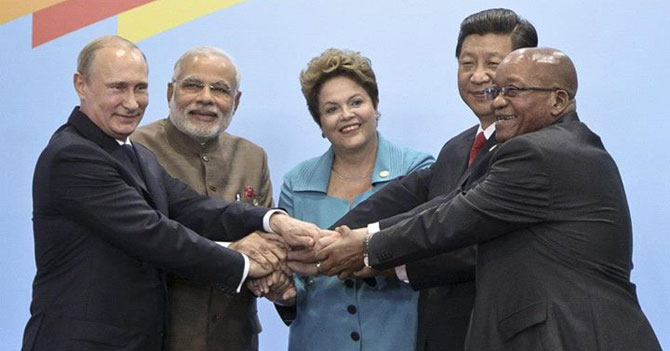 Presidentes de BRICS juegan a que el último que suelte la mano le presta plata a Venezuela