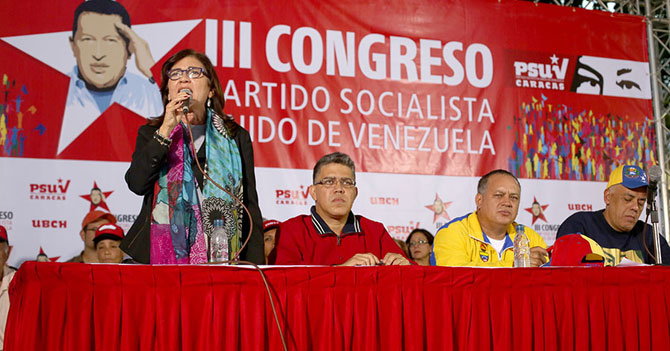 Congreso de PSUV debate si Chávez era galáctico o celestial