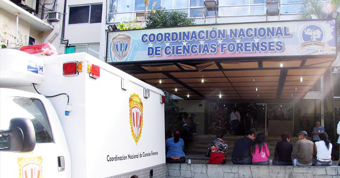 Abrió la nevera después de planchar y se murió