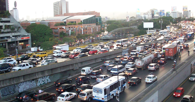 Colas del regreso a clases le recuerdan a la gente porqué hay que usar condón